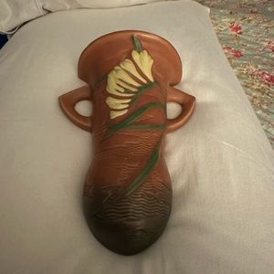 Original Roseville wall pocket 1940’s with flowers